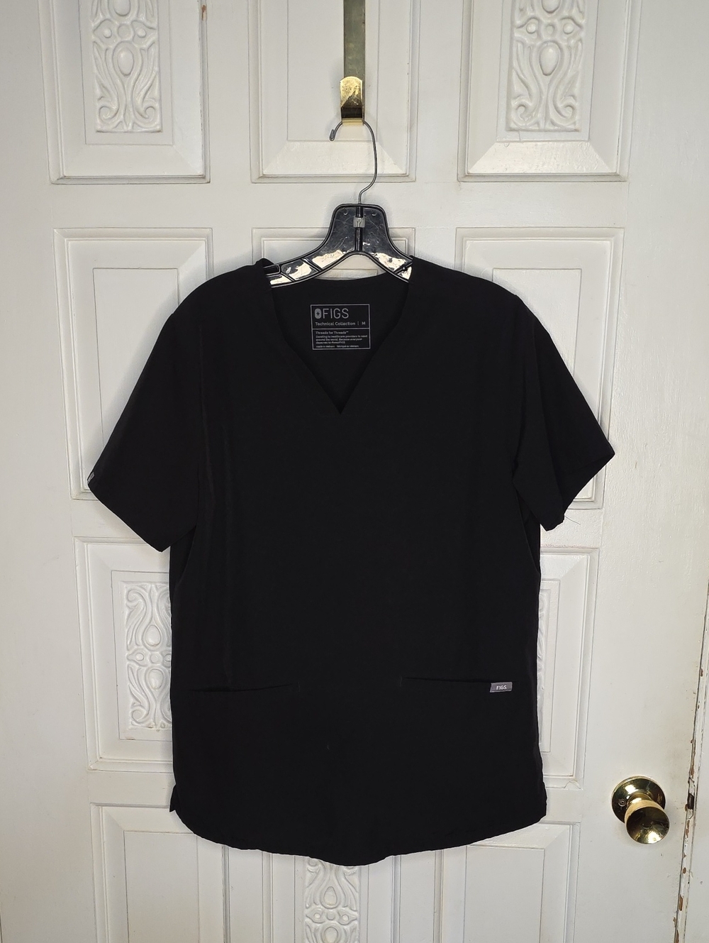 Figs Black V-Neck Medical Scrub Top with Front Pockets Size Medium